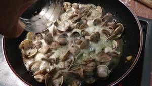 Recette facile: Palourdes à l'ail et au persil au vin blanc