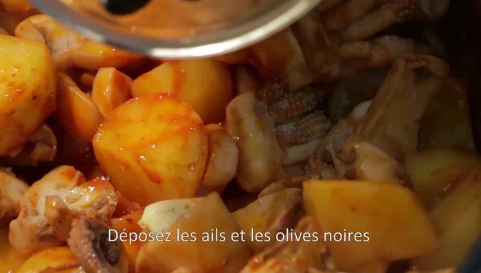 Ajoutez les olives noires.