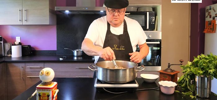 Laisser réduire la sauce.