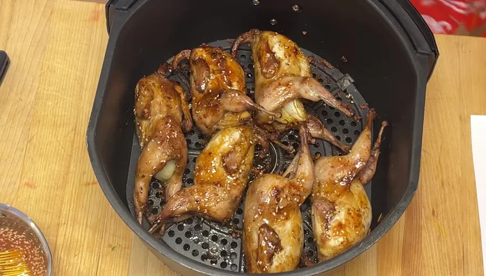 Augmenter la température de l'Air Fryer à 400 degrés Fahrenheit (204 degrés Celsius).