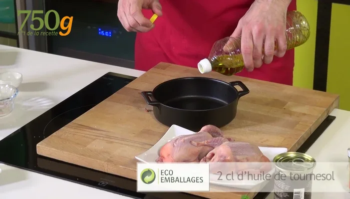Cuire les cailles : Déposer les cailles dans un plat, arroser légèrement d'huile, saler et enfourner à 170°C pendant 20 minutes.