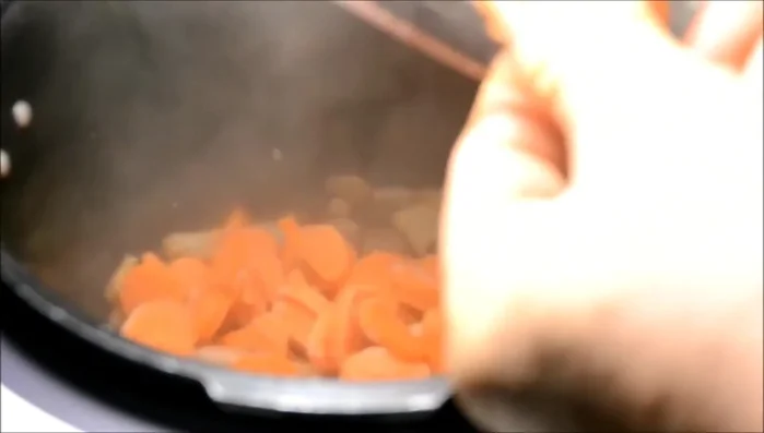 Ajouter les carottes.