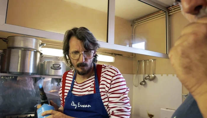 Faire revenir les pigeonneaux au beurre et au beurre truffé.