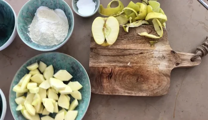 Ajouter 200g de pommes coupées (ou poires).