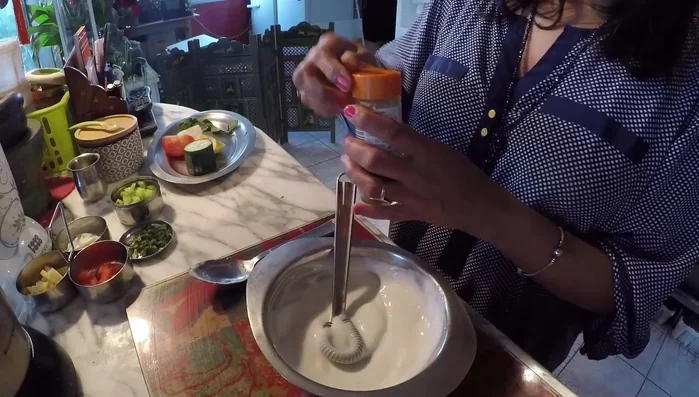 Ajouter le cumin grillé, le sucre et le sel.