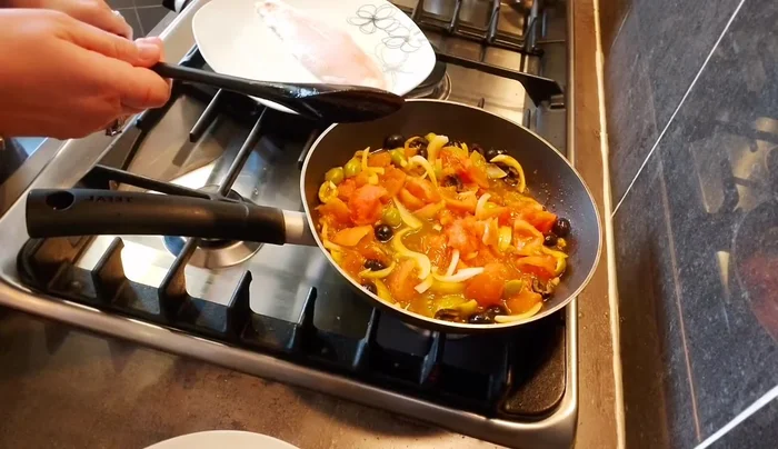Assaisonner avec du sel, du poivre, de la muscade et des herbes de Provence.