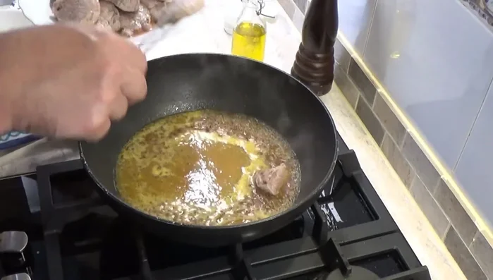 Remettez les morceaux de filet mignon dans la sauce.