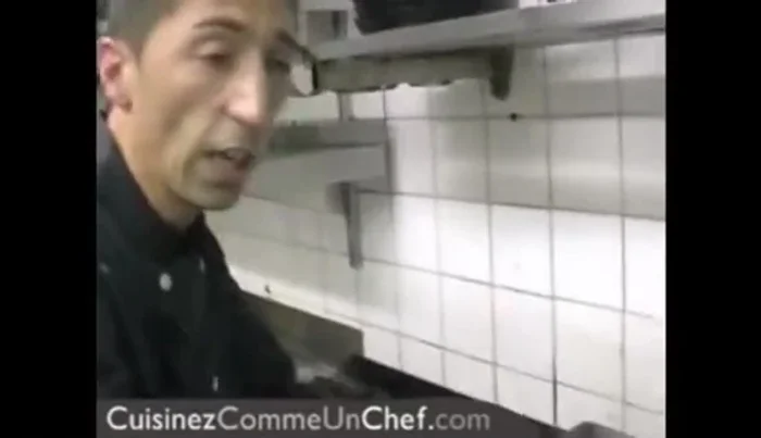 Saisir le magret de canard à la plancha (ou à la poêle) jusqu'à ce qu'il soit bien doré. Laisser confire légèrement en début de cuisson.