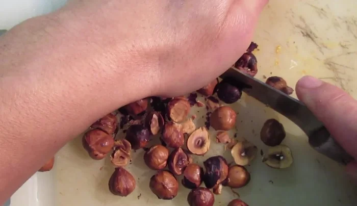 Ajouter les noisettes aux blettes cuites.
