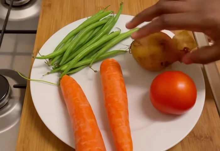 Ajouter les pommes de terre.