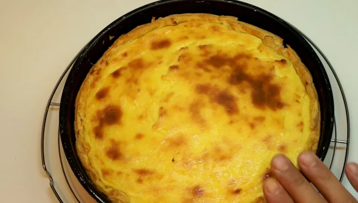 Laisser refroidir le flan à température ambiante, puis au réfrigérateur avant de démouler.