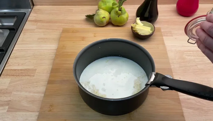 Ajouter une cuillère à café de purée d'ail.