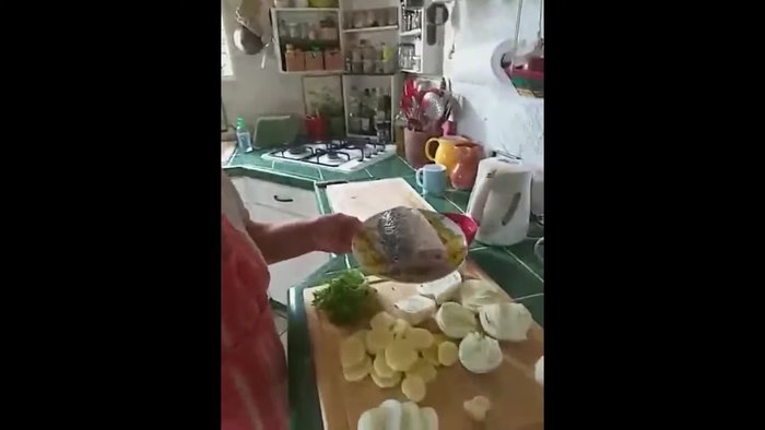 Faire cuire les légumes à la vapeur pour éviter qu'ils ne soient pas cuits avant le poisson.
