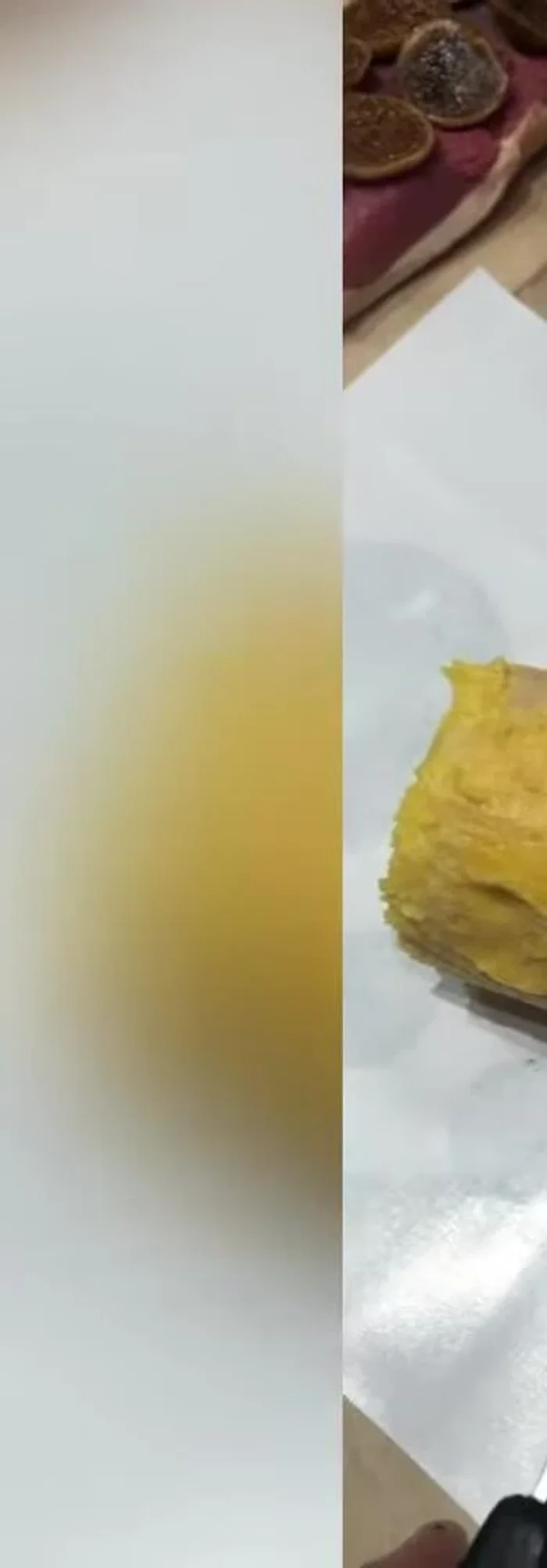 Couper le foie gras en fines tranches.