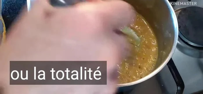 Ajouter la moitié (ou un peu plus) de la crème liquide.