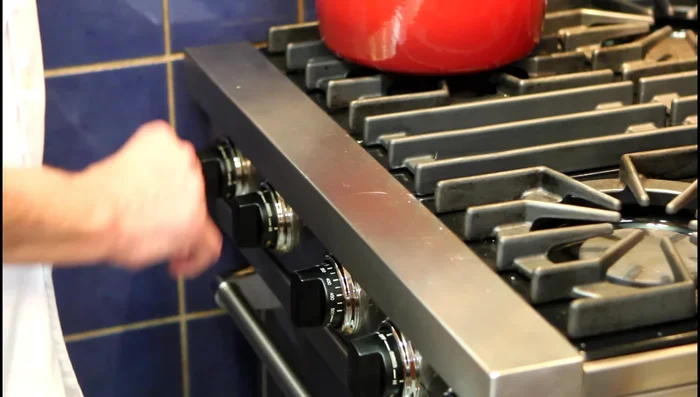 Préchauffer le four à 350 degrés Fahrenheit (175 degrés Celsius).