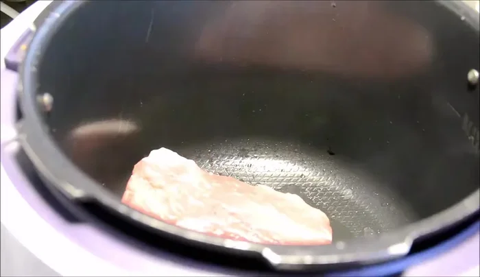 Faire dorer la longe de porc dans le cookeo en mode manuel.