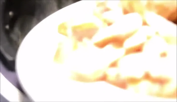 Ajouter les carottes congelées.