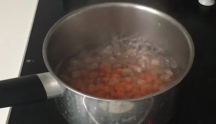Faire cuire les carottes quelques minutes.