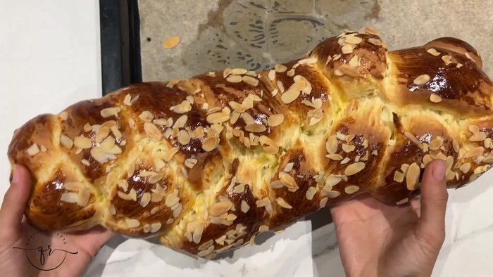 Préparation de la pâte (Les étapes précises de la préparation de la pâte ne sont pas disponibles dans la transcription, il manque des informations.)
