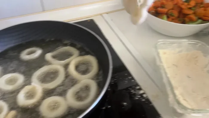 Cuisson des calamars (facultatif): Faire cuire légèrement les calamars à la poêle ou au four pour une cuisson plus tendre.