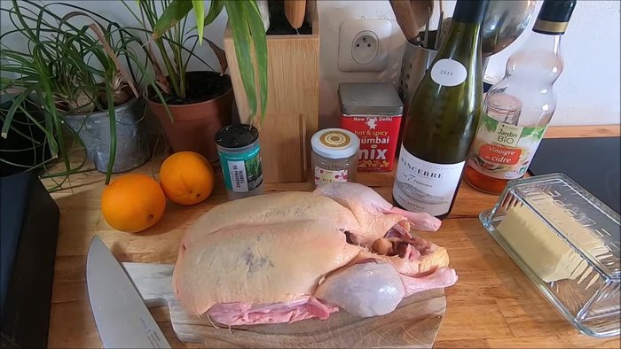 Préparation des ingrédients : commencez par préparer tous les ingrédients nécessaires à votre repas de Noël. Cela peut inclure le lavage et la découpe des légumes, la préparation de la viande, etc.