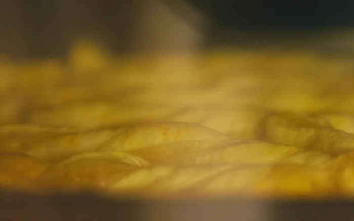 Hacher le foie (étape visualisée dans la vidéo).