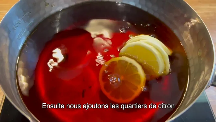 Ajoutez les quartiers de citron.