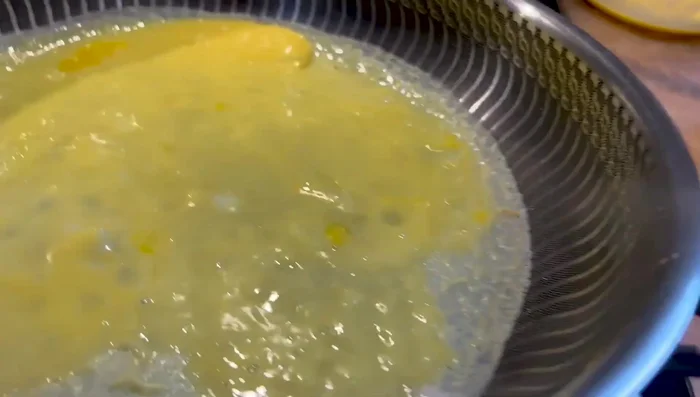 Préparation des galettes : Faire 4 galettes avec 4 œufs.