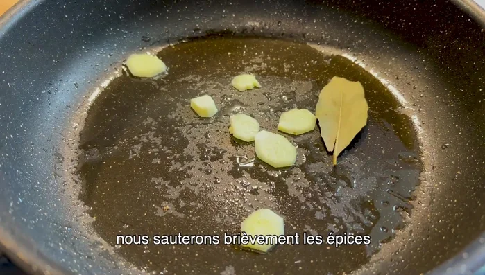 Faites sauter brièvement les épices.