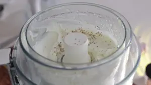 Sauce émulsionnée : Mayonnaise & Mousse à l'ail - Recette facile