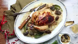 Poulet Rôti aux Morilles et Champagne - Noël Élégant