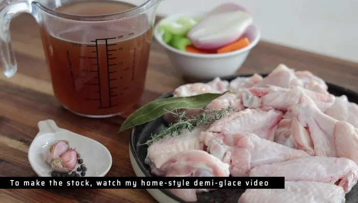 Préparer le bouillon de bœuf.