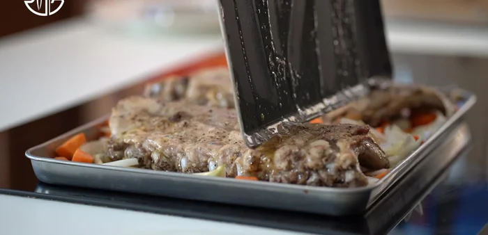 Augmenter la température du four à 350°F (180°C) et rôtir pendant 45 minutes.