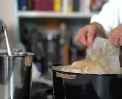 Recette Chapon de Noël : Rôti ou Poché, 2 Méthodes Délicieuses !