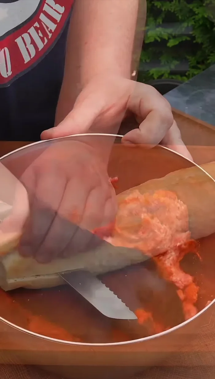 Ajouter la sauce BBQ à la viande hachée. [17.8]