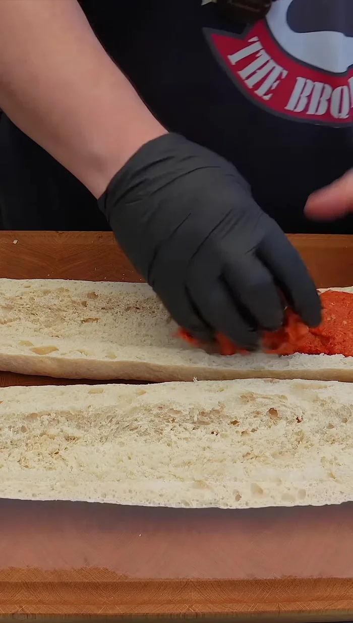 Ajouter du fromage sur la viande hachée. [33.6]