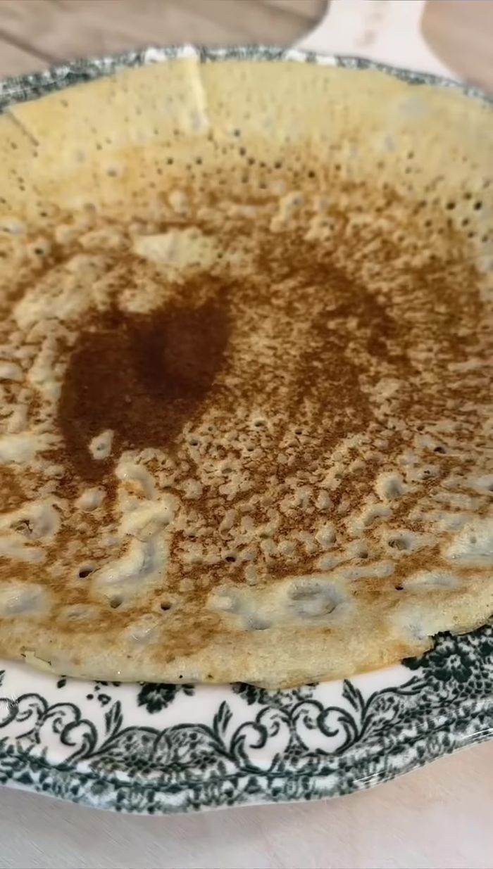 Garnir les crêpes selon vos goûts (sucré, salé...).