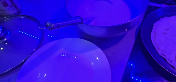 Étaler la pâte délicatement pour obtenir une crêpe fine. [1178.44]