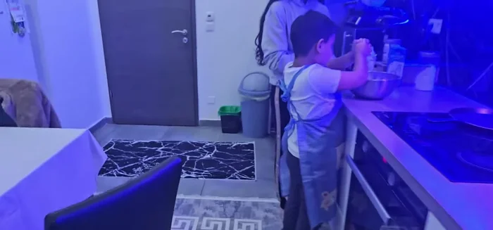 Ajouter le lait petit à petit, en mélangeant bien. [377.759]