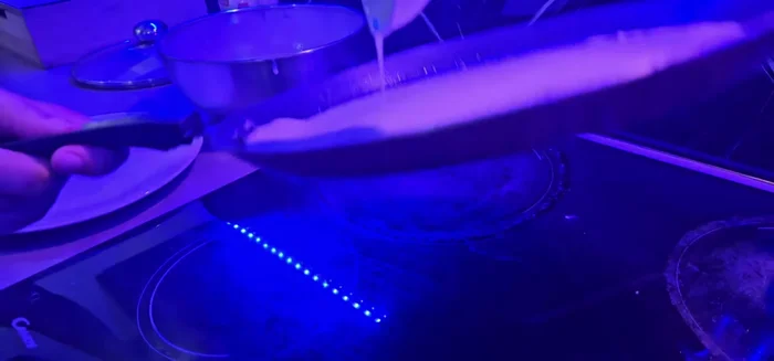 Laisser cuire quelques instants de chaque côté. [871.639]