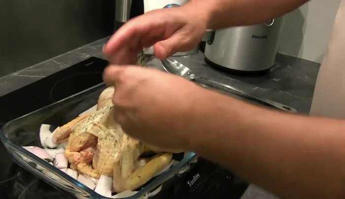 Ajouter du thym (selon votre goût) au poulet.