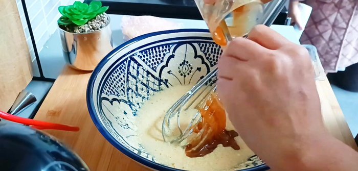 Décorer avec les 50g de noix de pécan restantes.