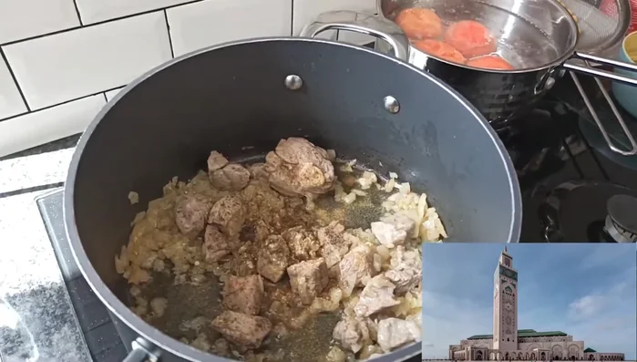 Ajouter le curcuma et le paprika. Mélanger.