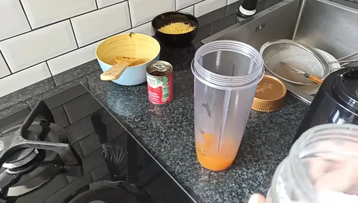 Rajouter de la farine (1-2 cuillères à soupe).