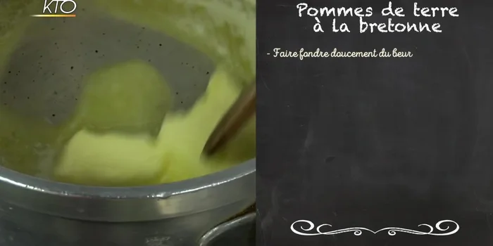 Faire fondre doucement du beurre dans une casserole. Y ajouter les oignons émincés et les faire dorer en tournant souvent.