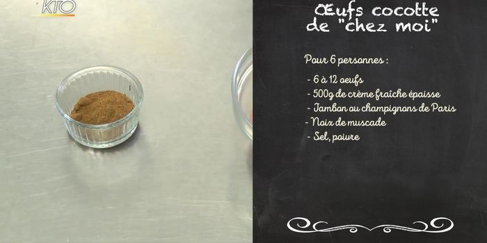 Garnir les ramequins d'une bonne cuillère à soupe de crème fraîche épaisse.