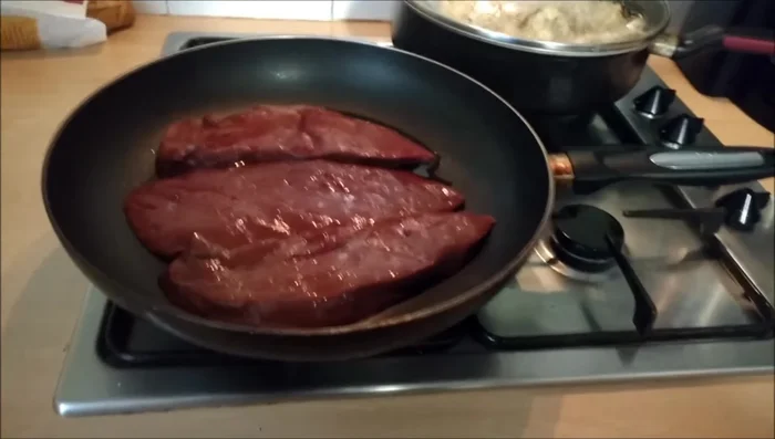 Allumer le feu à très petit.