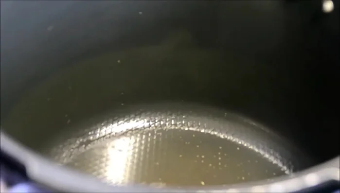Mettre le rôti de porc dans le Cookeo.