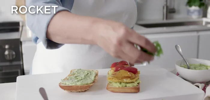 Roulez les omelettes et dégustez !